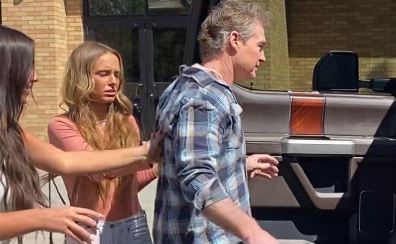 An image of the Morphews heading to court.
