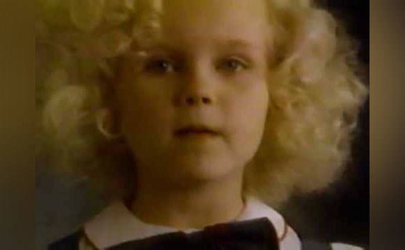 A young Kirsten Dunst appears in a commercial.