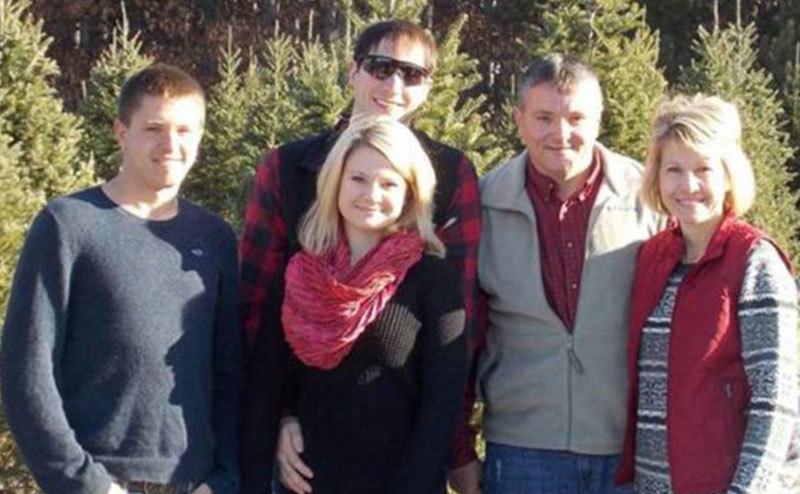 A picture of the Kendhammer family.