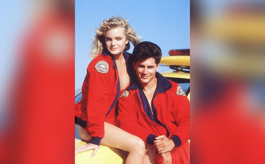 Eleniak and Warlock pose on the set of Baywatch.