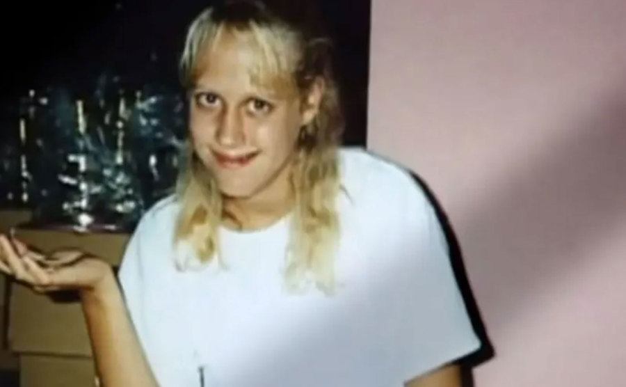 A picture of Tammy Homolka at home. 