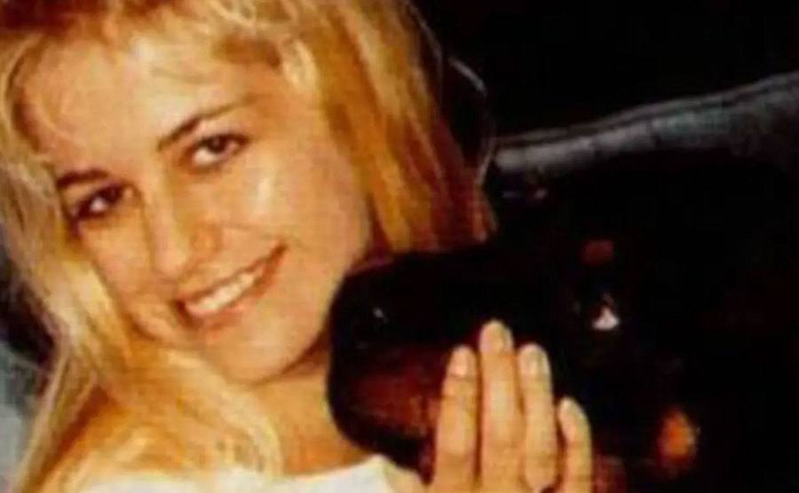 A picture of Karla Homolka smiling at the camera.