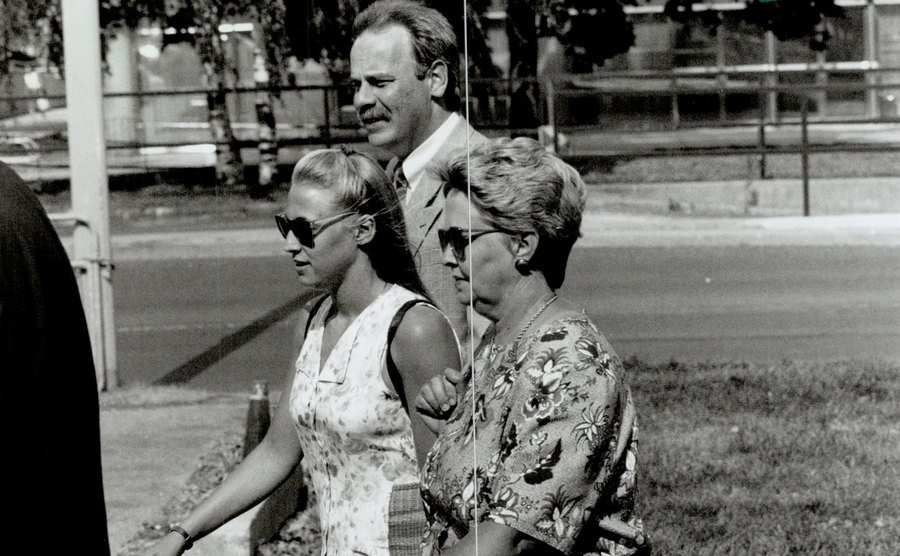 A picture of the Homolkas walking to the courthouse.