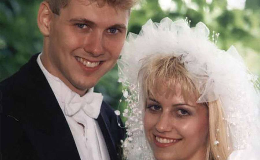 Paul Bernardo and Karla Homolka pose for a wedding portrait.