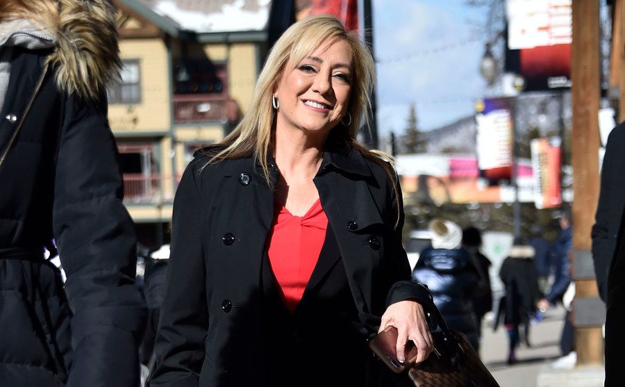An image of Lorena walking the street.