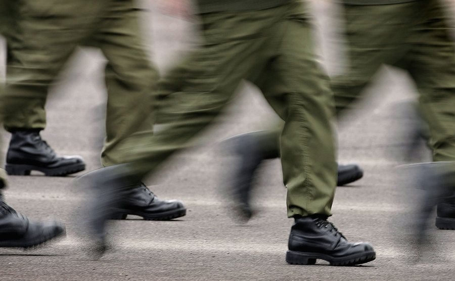 An image of army recruits going through training.