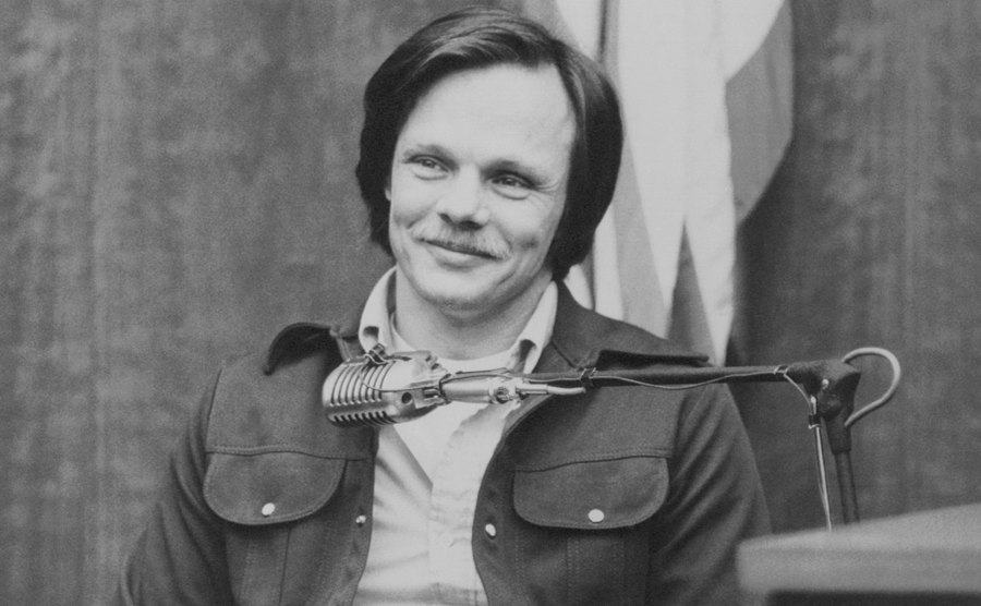 A picture of Bittaker testifying in court.