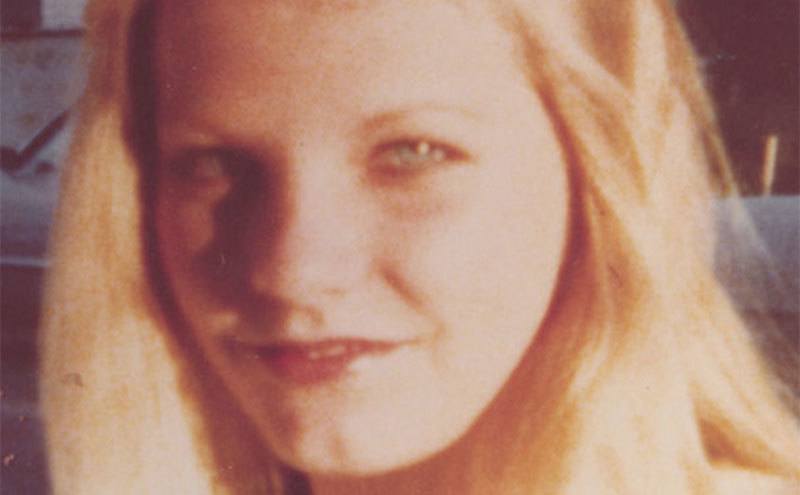 A photo of Lucinda smiling at the camera.