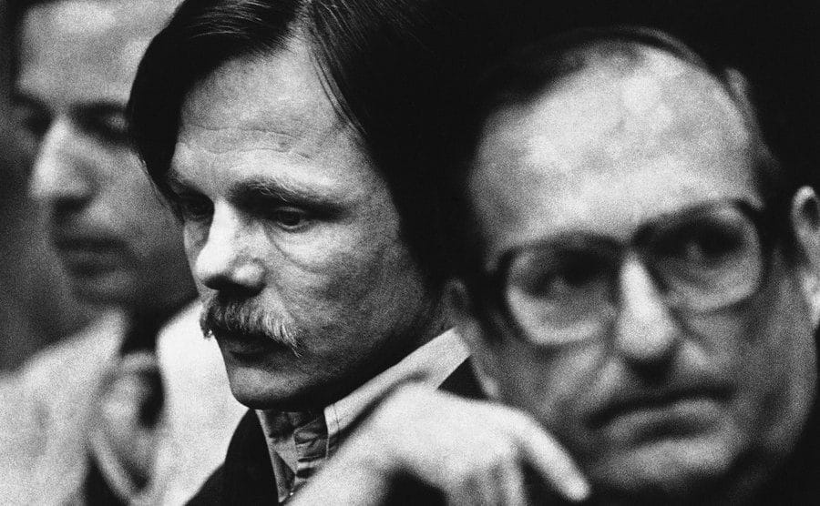 A picture of Bittaker in court listening to Norris testify.