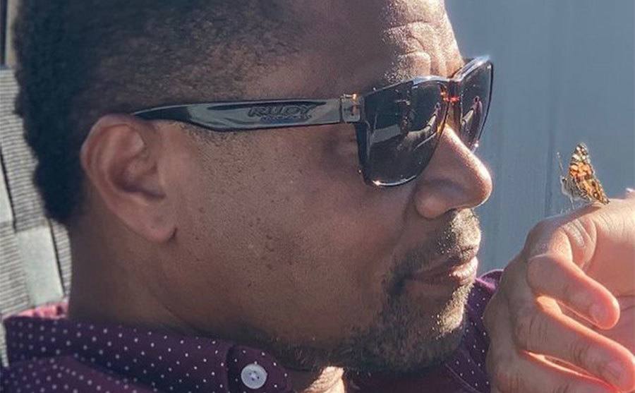 Gooding Jr. takes a picture of himself at home.