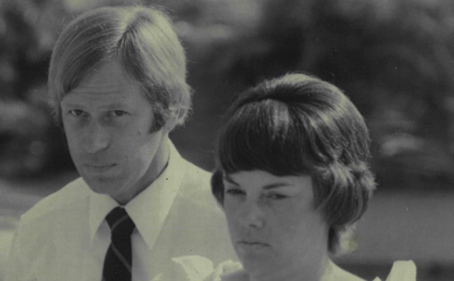 An image of Michael and Lindy on their way to the courthouse.
