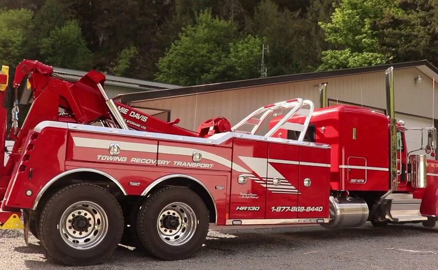 An image of one of Jamie Davis towing trucks.