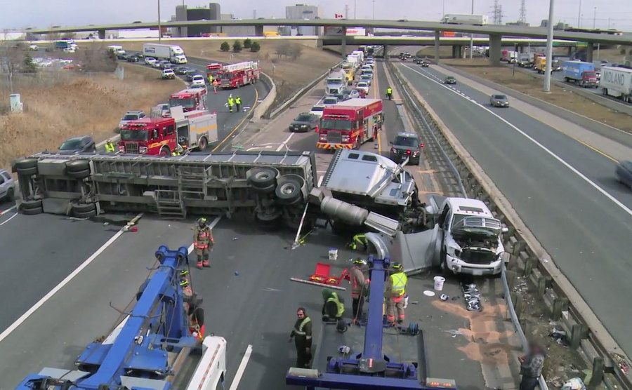 A still from the television series Heavy Rescue: 401.