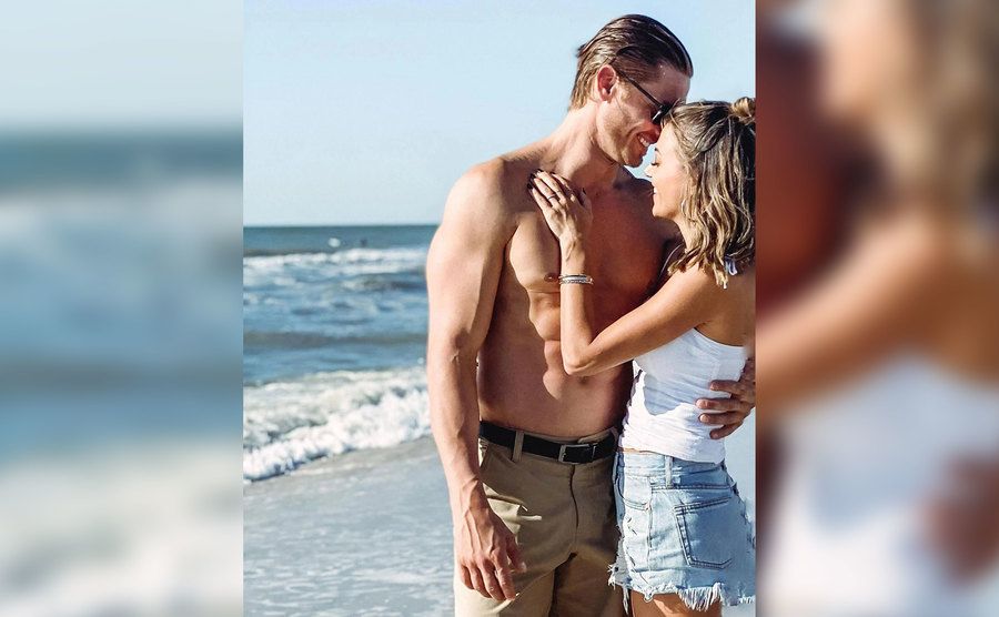 Ian Schinelli and Jana Kramer pose together on the beach.