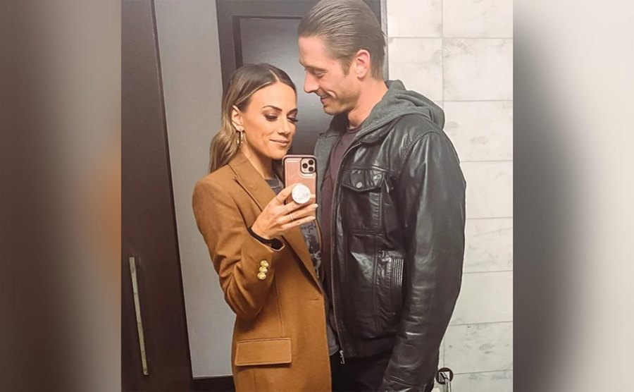 A mirror selfie of Jana and Ian.