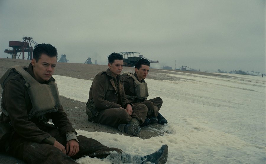 Harry Styles and others in a scene from Dankirk.