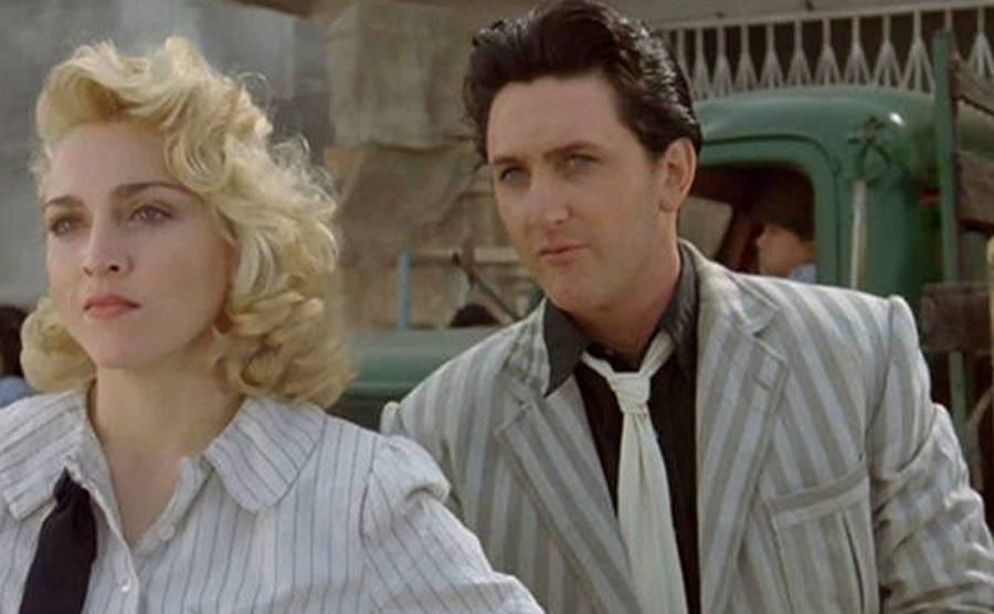 A still of Madonna and Sean Penn in Shanghai Surprise.
