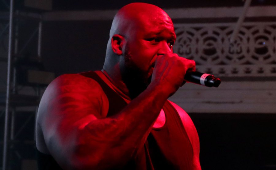 O’Neal performs on stage.