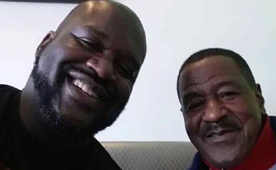 O’Neal takes a picture with his father.
