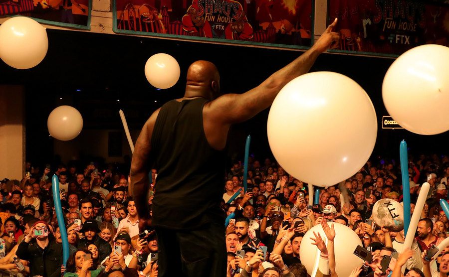 O’Neal performs on stage.