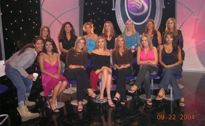 The contestants pose together at the reunion.