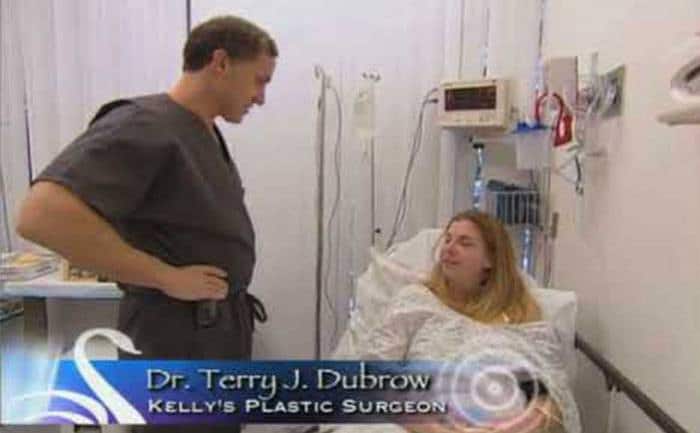 A plastic surgeon talks to a contestant in the hospital.