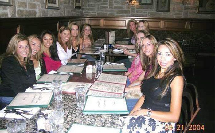 The Swan Contestants go out to dinner.