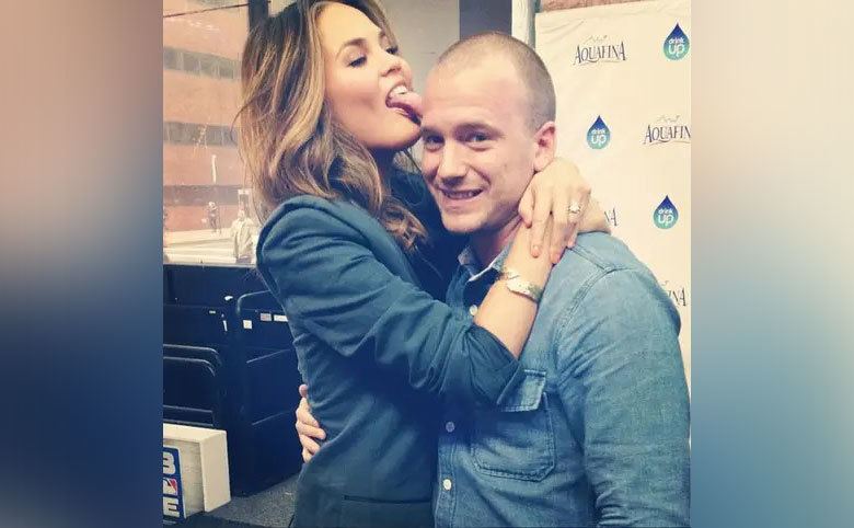 Chrissy Tiegan licks Sean Evans' bald head. 
