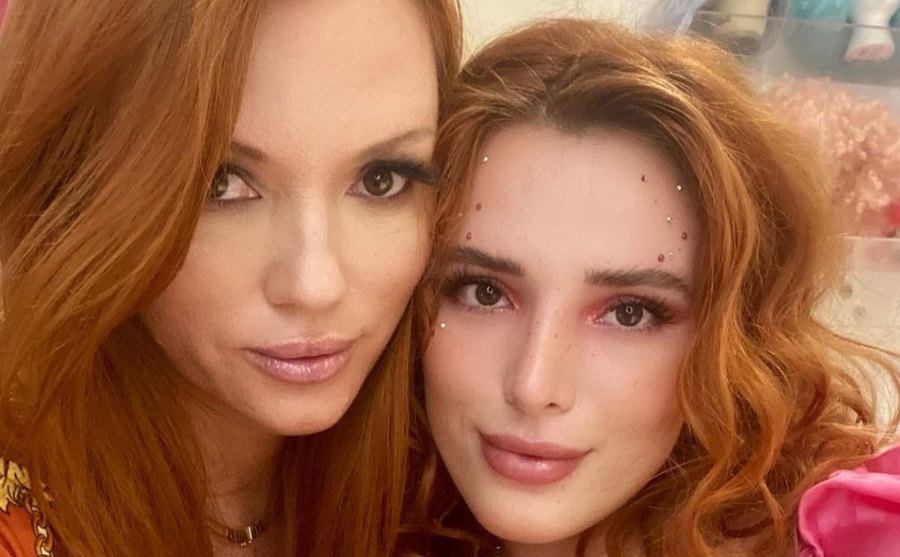 A selfie of Bella Thorne and her mother.