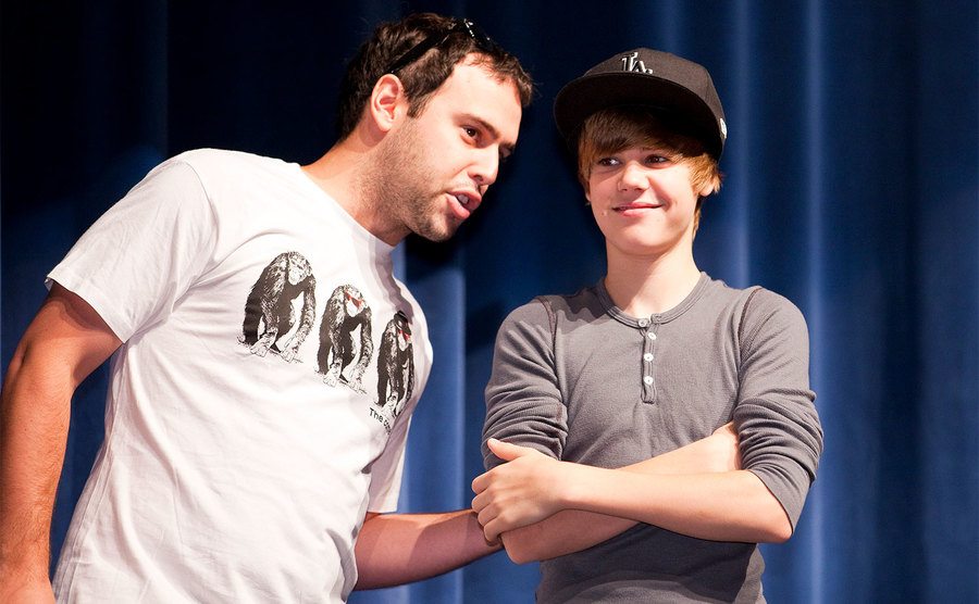 Bieber talks to Braun before going on stage.