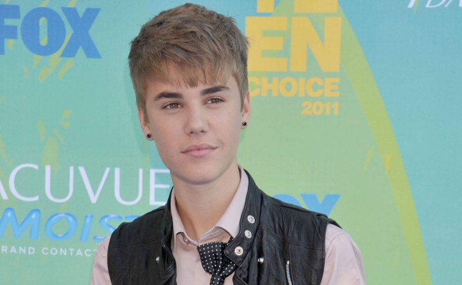 Justin Bieber arrives at the Teen Choice Awards.