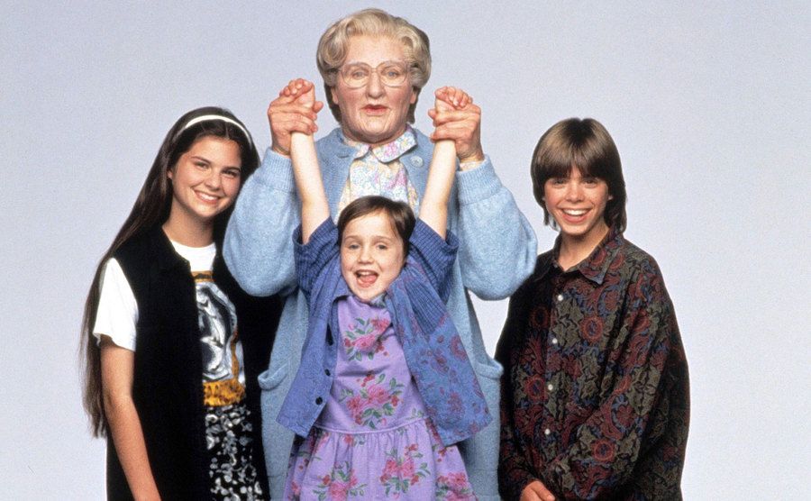 Lisa Jakub, Robin Williams, Mara Wilson, and Matthew Lawrence from Mrs. Doubtfire.