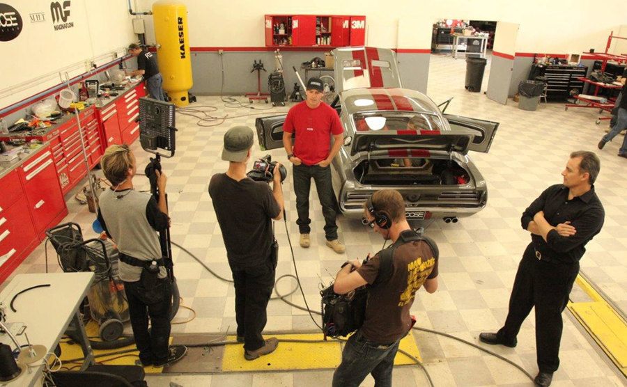 A backstage photo during the filming of an episode.
