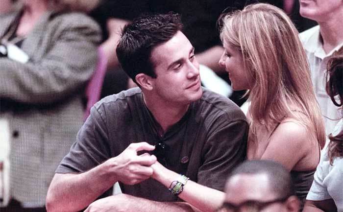Freddie Prinze Jr. and Sarah Michelle Gellar watch an NBA game.