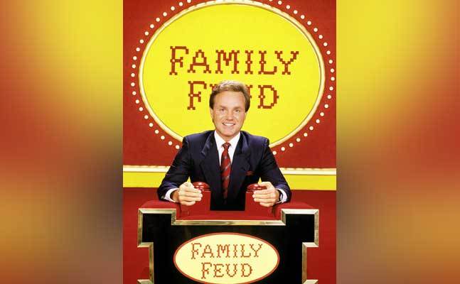 Ray Combs poses on the set of Family Feud.
