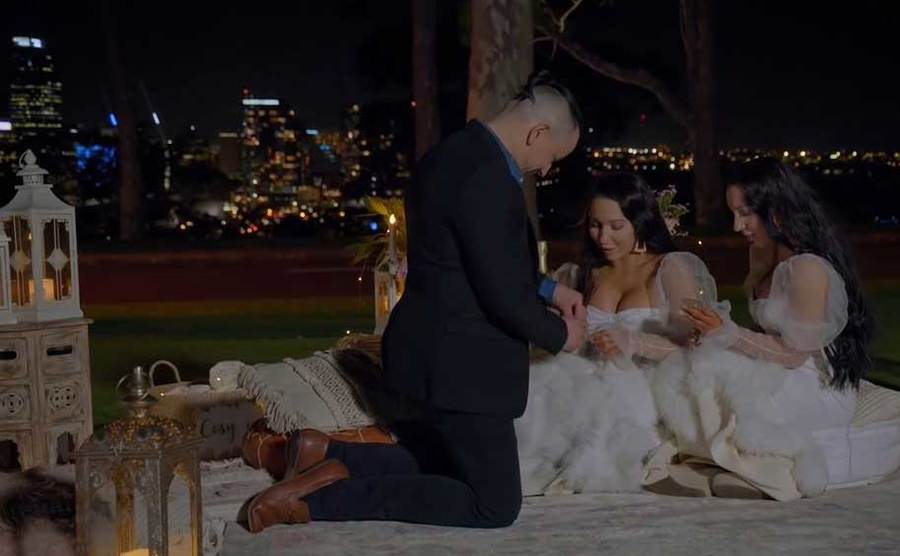 Ben is proposing to both Anna and Lucy in the park.