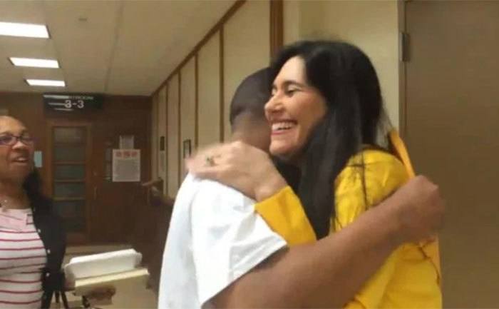 Booth and Glazer hug when he gets out of prison.