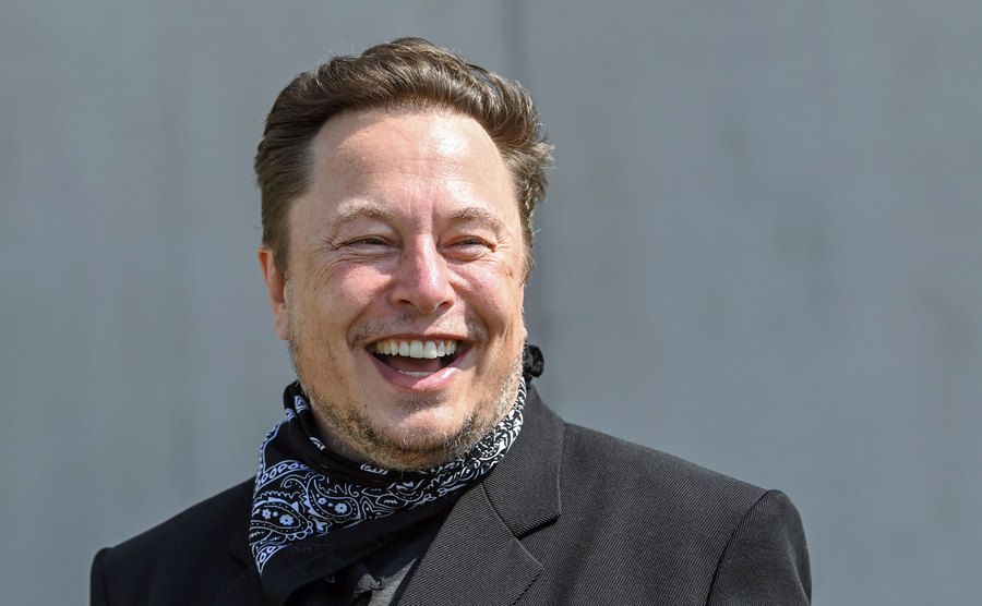 A picture of Musk smiling at the press.