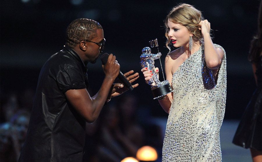 Kanye interrupts Taylor while on stage at the VMA’s.