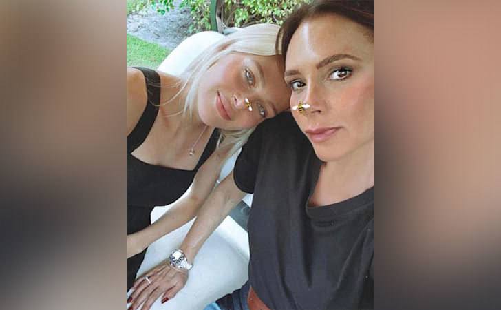 A selfie of Nicola and Victoria.