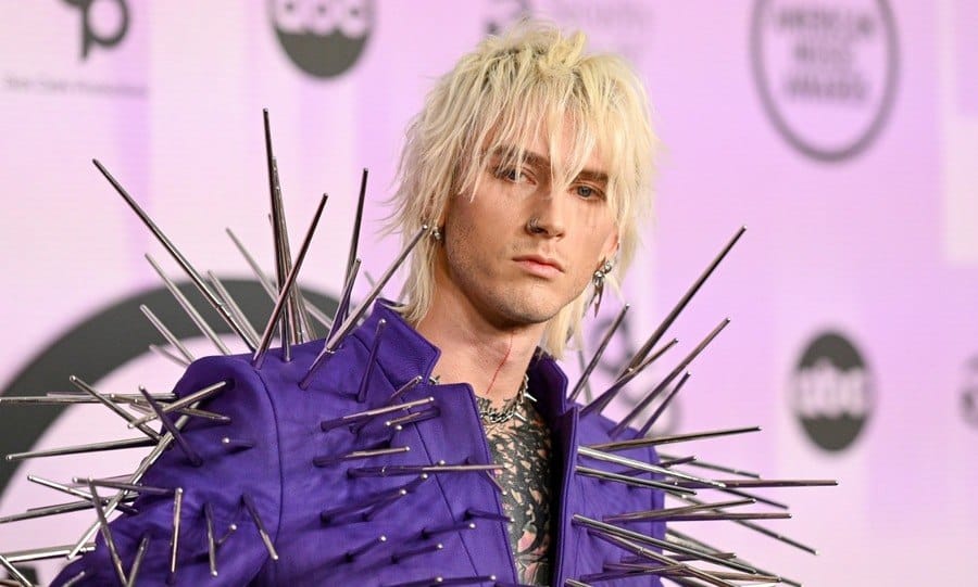 Machine Gun Kelly at the 2022 American Music Awards