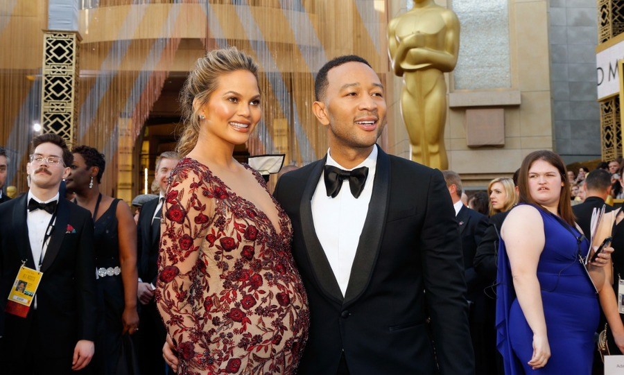 Model Chrissy Teigen (L) and singer John Legend