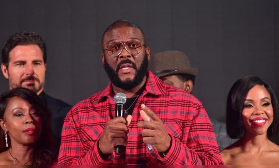 Tyler Perry (C) and Cast of Sistas and The Oval attend