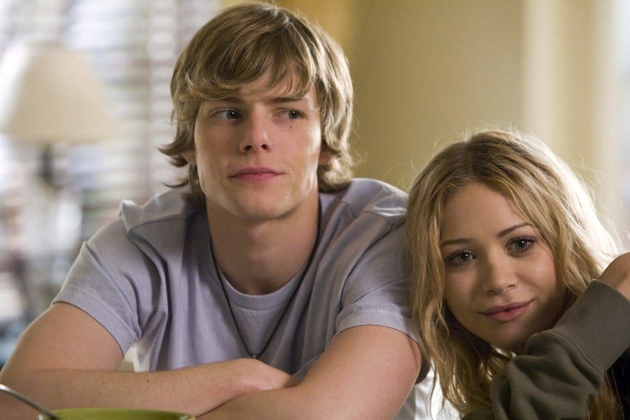 Mary-Kate Olsen with Hunter Parrish in Weeds.